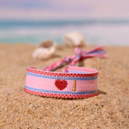 2024 New 26 Embroidery Initial Letters Handwoven Heart Bracelet For Women Summer Beach Pink Friendship Lovers Bracelet