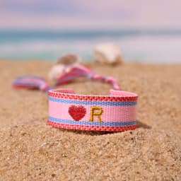 2024 New 26 Embroidery Initial Letters Handwoven Heart Bracelet For Women Summer Beach Pink Friendship Lovers Bracelet