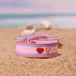 2024 New 26 Embroidery Initial Letters Handwoven Heart Bracelet For Women Summer Beach Pink Friendship Lovers Bracelet