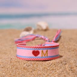 2024 New 26 Embroidery Initial Letters Handwoven Heart Bracelet For Women Summer Beach Pink Friendship Lovers Bracelet