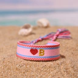 2024 New 26 Embroidery Initial Letters Handwoven Heart Bracelet For Women Summer Beach Pink Friendship Lovers Bracelet