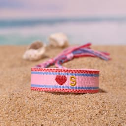 2024 New 26 Embroidery Initial Letters Handwoven Heart Bracelet For Women Summer Beach Pink Friendship Lovers Bracelet