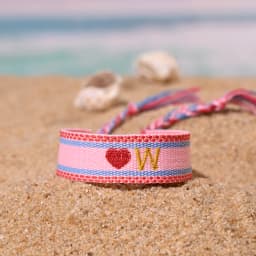 2024 New 26 Embroidery Initial Letters Handwoven Heart Bracelet For Women Summer Beach Pink Friendship Lovers Bracelet