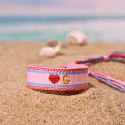 2024 New 26 Embroidery Initial Letters Handwoven Heart Bracelet For Women Summer Beach Pink Friendship Lovers Bracelet