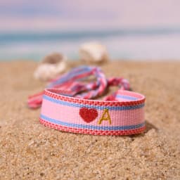 2024 New 26 Embroidery Initial Letters Handwoven Heart Bracelet For Women Summer Beach Pink Friendship Lovers Bracelet
