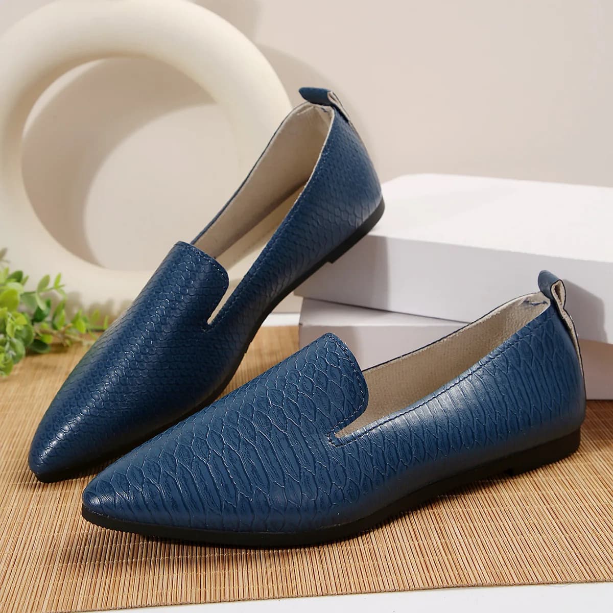 Women's Shoes PU Leather Loafers Ballet Flats Pointed Toe Barefoot Slip-on Casual Low Heel Fashion Stone Pattern Woman Flat Shoe