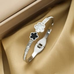 Stainless Steel Fashion Shell Flower Bangles for Women Trendy Shiny Zircon Can Open Bracelets Hand Accessories Gifts for Friends