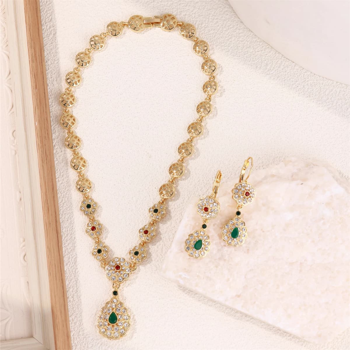 A Necklace Earrings Set with Colorful Rhinestone Court Retro Moroccan Fashion Necklace