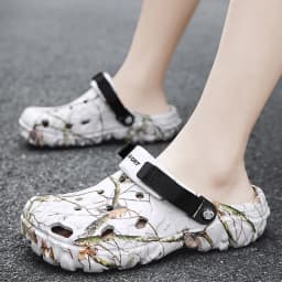Men Clogs Slippers High Quality Classic Outdoor Anti-Slip Garden Shoes Lightweight Fashion Casual Sandals Big Size 45 46 47