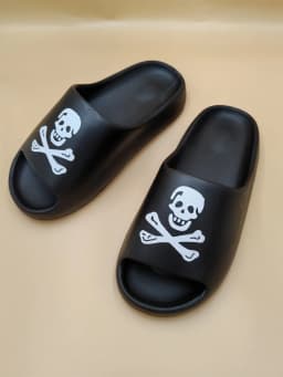 Women's Fashion Slippers Waterproof Non-Slip Thick Sole Wear-Resistant Soft Sole Comfortable Skull Slip-On Slippers