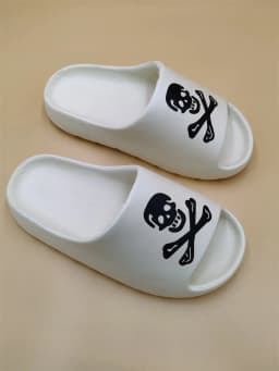 Women's Fashion Slippers Waterproof Non-Slip Thick Sole Wear-Resistant Soft Sole Comfortable Skull Slip-On Slippers