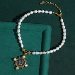 Antique Beauty Portrait Coin Pendant Pearl Necklace For Woman Choker Vintage Jewelry Gold Color Retro Style Accessories Classic