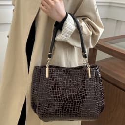 Classic Stone Texture Top-Handle Bag with Crocodile Print Elegant Shoulder Bag for Sophisticated Women in Europe and America