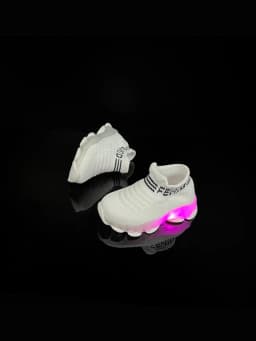 Boys and girls' flying woven sports socks and shoes with LED lights, summer new breathable and elastic children's shoes