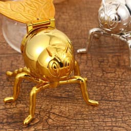 Creative Minimalist Bee Design Spice Jar - Luxury Gold Sugar Bowl with Spoon Vintage Metal Kitchen Condiment Jar for Decor