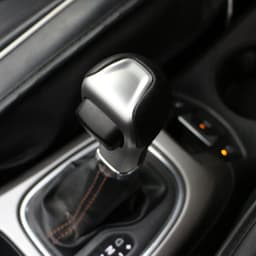 ABS AT Car Gear Shift Lever Knob Handle Cover Cover Trim for Jeep Renegade 2016 - 2025 Car Styling Accessories