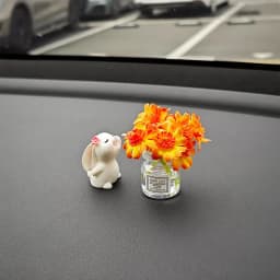 Car Mounted Bunny Floral Fragrance Healing Ornament Romantic Console Centerpiece Auto Smelling Bunny Figurine