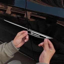2Pcs Car Metal Emblem Door Mudguard Sticker Auto Body Decoration For Nissan Sylphy N7 Teana Qashqai Note J10 J11 Navara Juke GTR