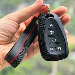 Keychain For Chevrolet Onix Equino Orlando Cruze Spark Sonic Camaro Volt Bolt Trax Malibu Blazer Traverse Seeker Car Key Cover