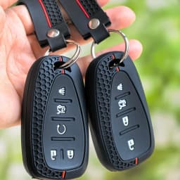 Keychain For Chevrolet Onix Equino Orlando Cruze Spark Sonic Camaro Volt Bolt Trax Malibu Blazer Traverse Seeker Car Key Cover