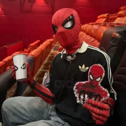 2026 《Spider Man:Brand New Day 》 1:1 scale mask, chin strap with operable blink control, Halloween Spider Man cosplay toy