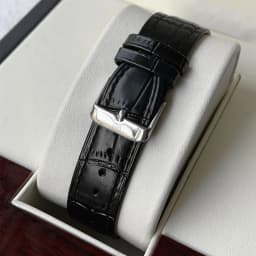 Men's Watch Brand Business Watches Waterproof Calendar Leather Strap Male Quartz Wristwatches (Comes with Box and Spare Battery)