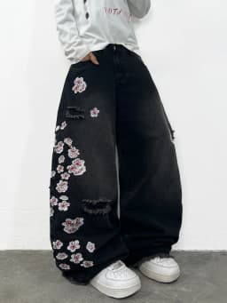 American Retro Floral Embroidery Ripped Design Black Men's Loose Jeans Washed Y2K Street Style Versatile Pants