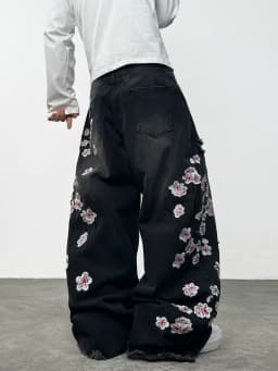 American Retro Floral Embroidery Ripped Design Black Men's Loose Jeans Washed Y2K Street Style Versatile Pants