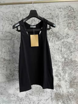 A solid color round-neck sleeveless vest with an I-shaped design, a stylish and versatile pure cotton top for men