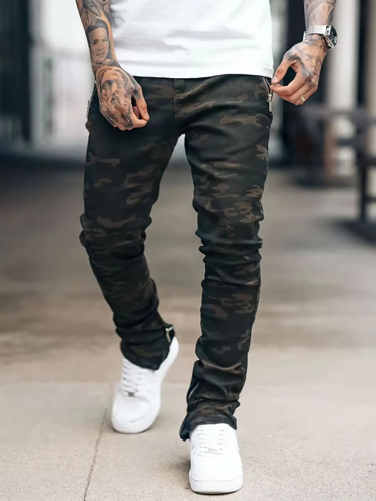 Men's Camouflage Tactical Cargo Shorts Military Green Zipper Pants with Multiple Pockets Outdoor Activities Jeans
