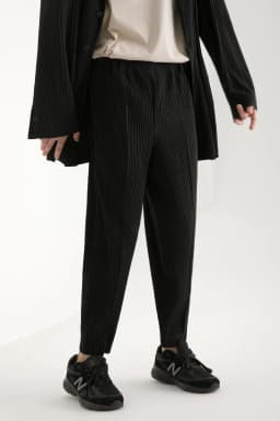 Miyake Pleated Pants Fashion Costume Japanese Streetwear Men Pants Comfortable Black Stretch Suit Pants