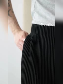 Miyake Pleated Pants Men Elastic Waist Loose Straight Casual Trousers with Side Pockets Wrinkle Resistant Dress Pants