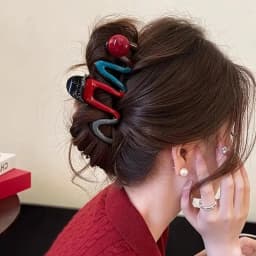 4Pcs Elegant Large Hair Claw Clips for Women Chic Wavy Design with Color Accents Non-Slip Shark Clips Head Hair Accessories
