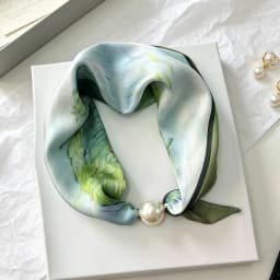 Elegant Chic Pearl Stripe Scarfs Women Fashion Convenient Magnetic Buckle Scarf Pearl Tail Artistic Accessory Neck Wrap Scarves