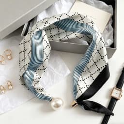 Elegant Chic Pearl Stripe Scarfs Women Fashion Convenient Magnetic Buckle Scarf Pearl Tail Artistic Accessory Neck Wrap Scarves
