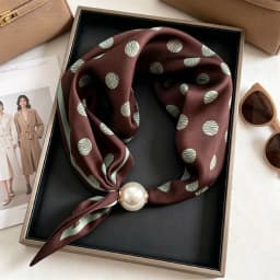 Elegant Chic Pearl Stripe Scarfs Women Fashion Convenient Magnetic Buckle Scarf Pearl Tail Artistic Accessory Neck Wrap Scarves