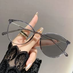 Photosensitive Color-changing Nearsighted Glasses With Anti-blue Light Protection.8147