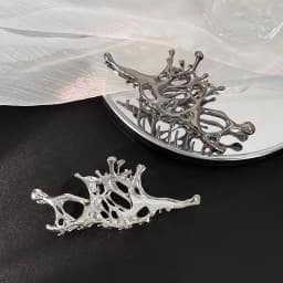 Punk Metal Hair Claw Clip for Thick Liquid Irregular Pattern Barrettes Hair Non-Slip and Stylish Accessory Silver Color Hairpin
