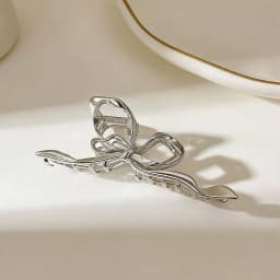Punk Metal Hair Claw Clip for Thick Liquid Irregular Pattern Barrettes Hair Non-Slip and Stylish Accessory Silver Color Hairpin