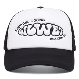 A little girl with a crying face, a sponge embroidered baseball cap, a men's and women's outdoor mesh baseball cap for casual
