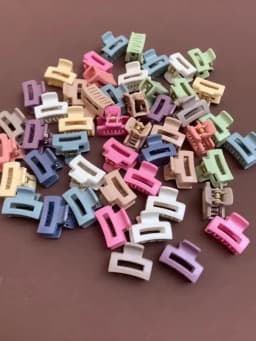 5/10/20/30 Pieces of Colorful, Small-Sized Kid’s Clip-On Hair Accessories with a Lattice Design – Valentine’s Day.