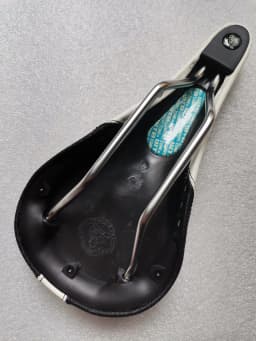 NEW WTB ROCKET V SADDLE SEAT MTB CITY BIKE BLACK WHITE L268mm x W130mm