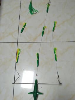 18' Stainless Steel Splashbar Rudder Spreader Bars with 7' Premium Marlin Tuna Teaser Bird and 6' Octopus (Right Direction)