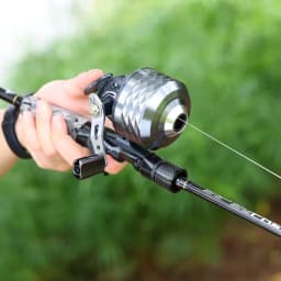 Sougayilang Bullet Type Fishing Reel Left and Right Hand 3.9:1 Shooting Closed Fish Reel with Line Outdoor Hunting Fishing Reel