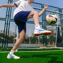 Men Football Boots Professional Original Resistant Comfortable Football Shoes Turf Studded Male Indoor Casual Match Soccer Shoes
