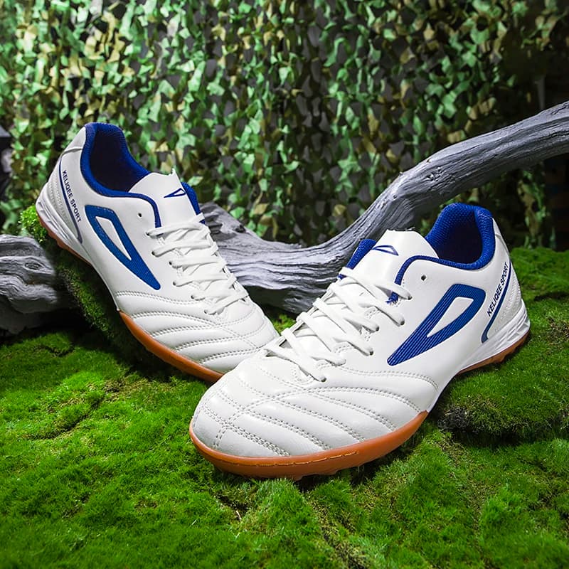 Men Football Boots Professional Original Resistant Comfortable Football Shoes Turf Studded Male Indoor Casual Match Soccer Shoes