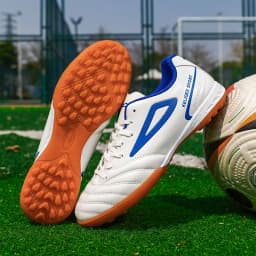 Men Football Boots Professional Original Resistant Comfortable Football Shoes Turf Studded Male Indoor Casual Match Soccer Shoes