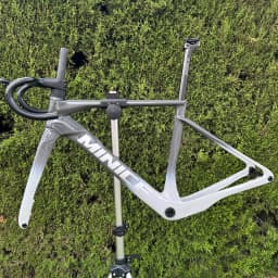 Minice Aerodynamic EPS Molded Carbon Frame Disc Brake Max 700*32C AERO Road Bicycle Frameset BSA Full Internal Cable Handlebar DI2 Mechanical