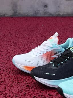 Brand Men's Carbon Plate Running Shoes Soft Cushion Shock Absorbing Sports Shoes Unisex Sneakers Light Anti-Slip Training Shoes