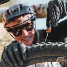 DUAL TUBELESS KIT REPAIR AND TOOL KIT BLACK